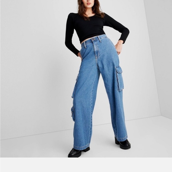 Universal Thread Denim - Universal Thread Women's High-Rise
Wide Leg Denim Jeans Cargo Pants
Streetwear